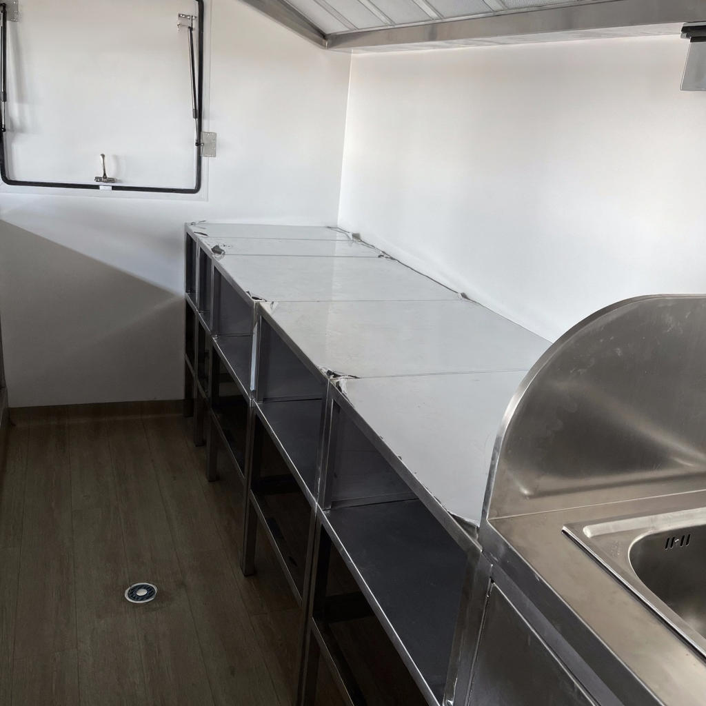 BBQ Porch Food Trailer 5.5 Meter