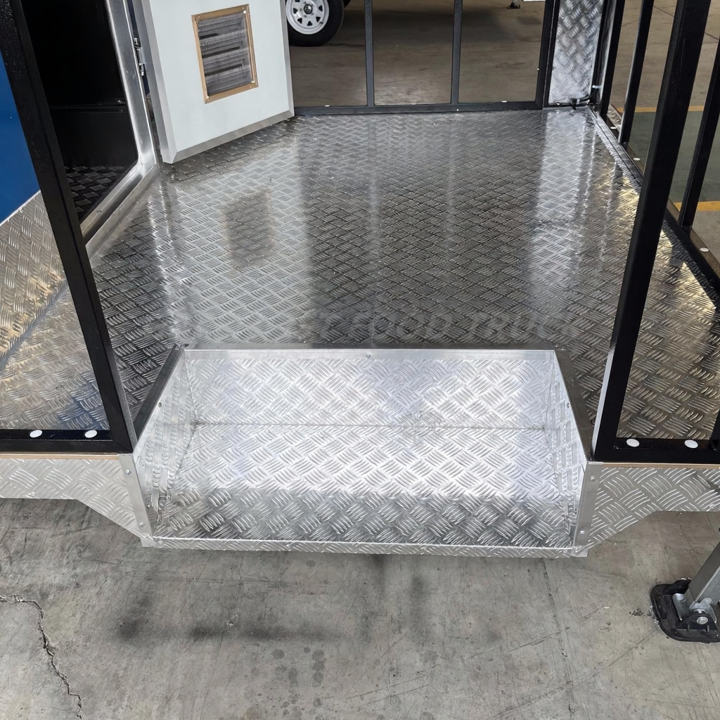 BBQ Porch Food Trailer 5.5 Meter