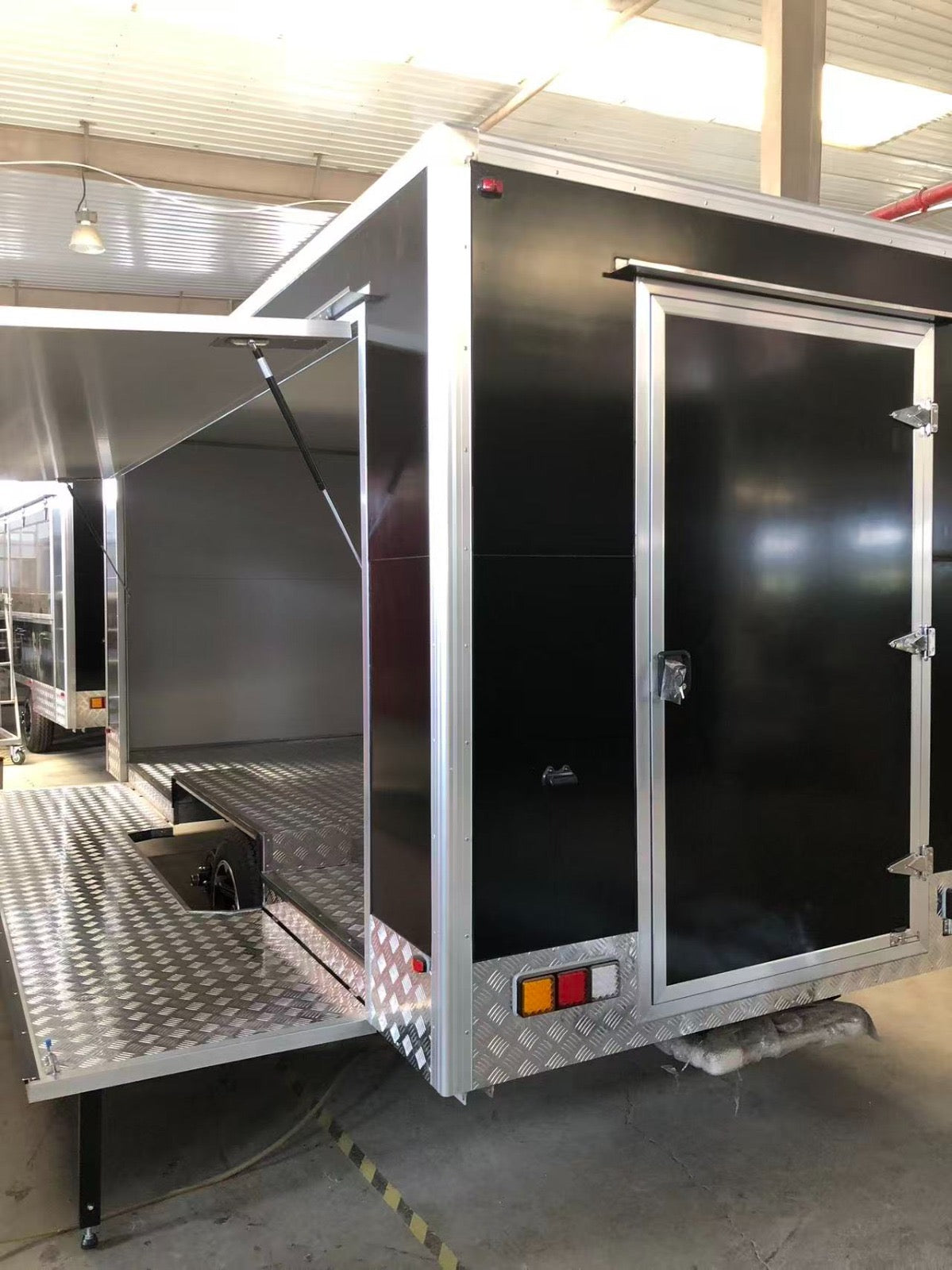 Merchandise Retail Trailer MT-5