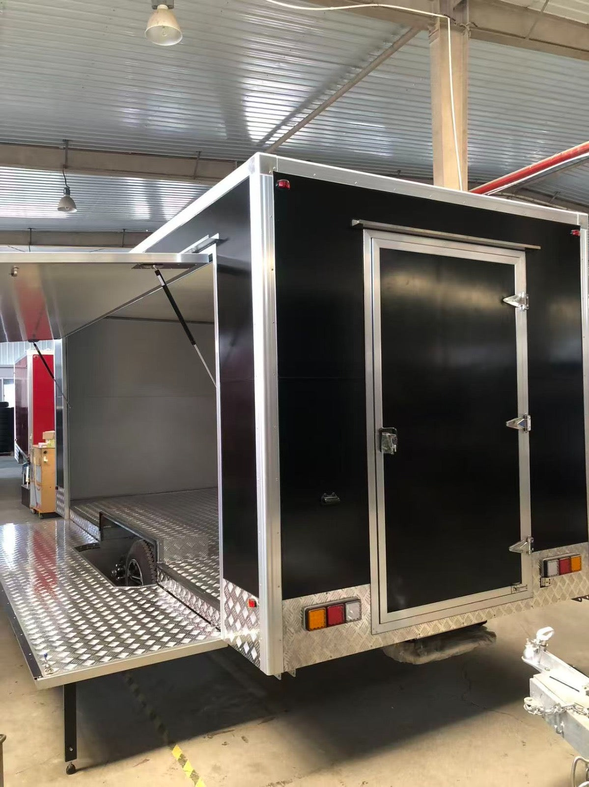 Merchandise Retail Trailer MT-5