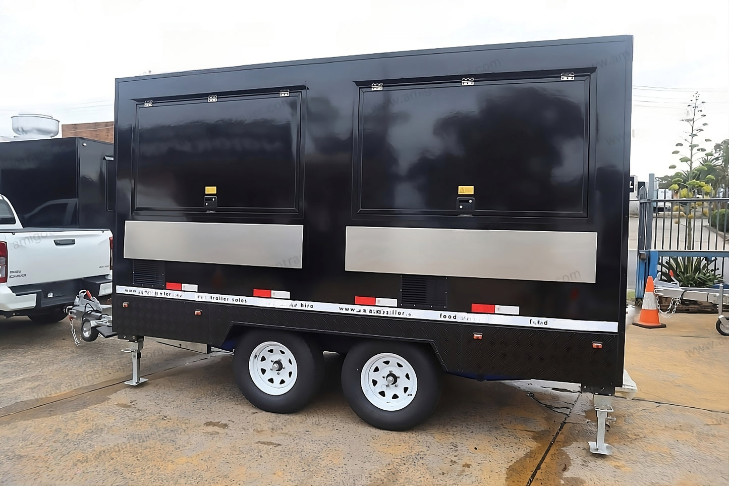 4 Meter Food Trailer Roof Fan With Drinks Fridge Black RTT-S4MDF